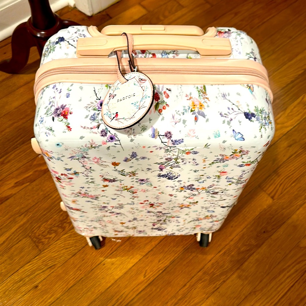 PARFOIS carry-on size suitcase with removable jewelry holder